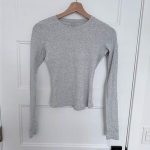 SKIMS Lightweight Long Sleeve Crewneck Top - Light Gray